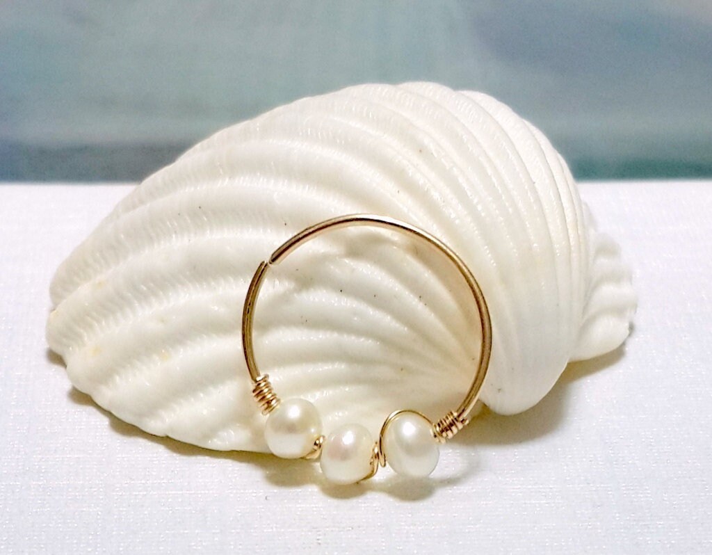Pearl Conch Hoop 14K Gold Filled Ring, 3 Mm Süsswasserperlen, 16-22 Gauge, Geschenk Pearl Conch Hoop 14K Gold Filled Ring, 3 Mm Süsswasserperlen, 16-22 Gauge, Geschenk von HelenCollectionJewel