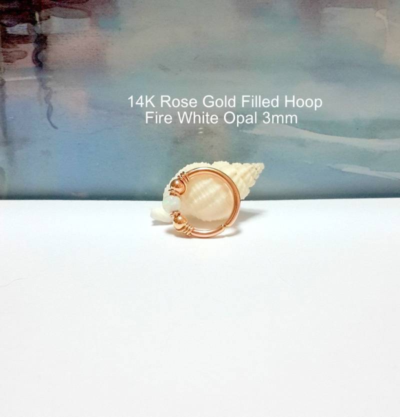 Rose Gold Filled Opal Knorpel Ohrring Helix, Tragus, Daith Rose Gold Filled Opal Knorpel Ohrring Helix, Tragus, Daith von HelenCollectionJewel