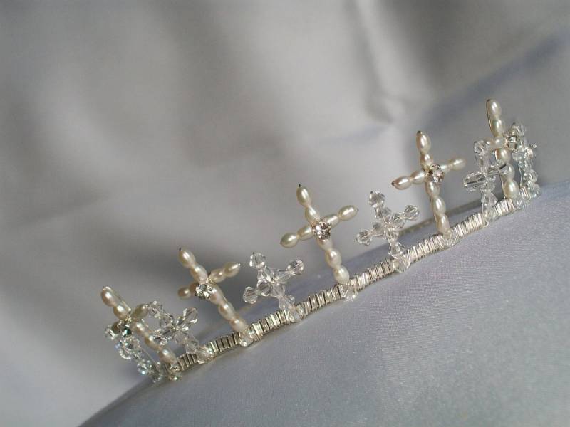 Handgemachte Süßwasserperle Und Swarovski Kristall Heilige Kommunion Tiara Kopfschmuck Handgemachte Süßwasserperle Und Swarovski Kristall Heilige Kommunion Tiara Kopfschmuck von HelenCurtisTiaras