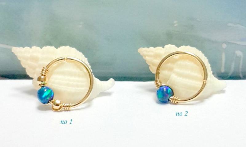 Opal Tragus Hoop 14K Gold Filled Knorpelpiercing, 22G-16G, Unikate von HelenJewelryK