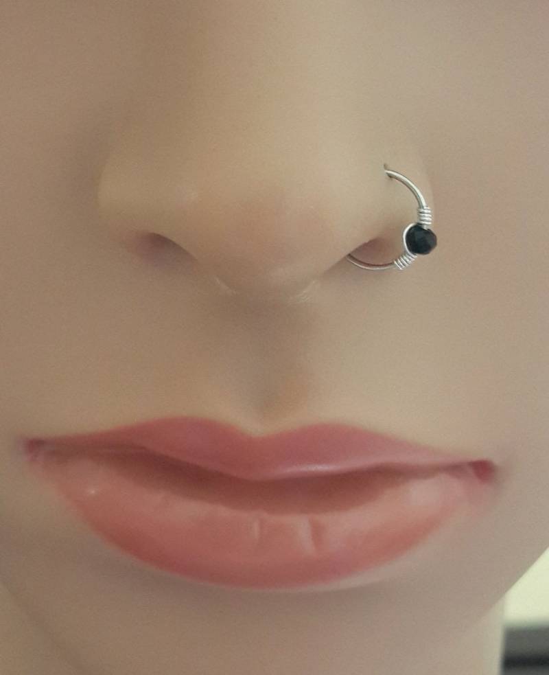 Schwarzer Onyx Nasenring 925Er Sterling Silber Nasenloch Ring, 16G-22G, Geburtsstein Für Den Juli von HelenJewelryK