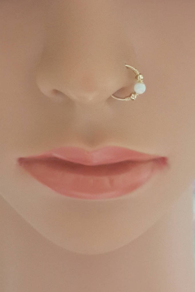 Opal Nasenring 14K Gold Gefüllter Nasenring, Oktober Geburtsstein, 22G-16G, Cyber Week von HelenJewelryK