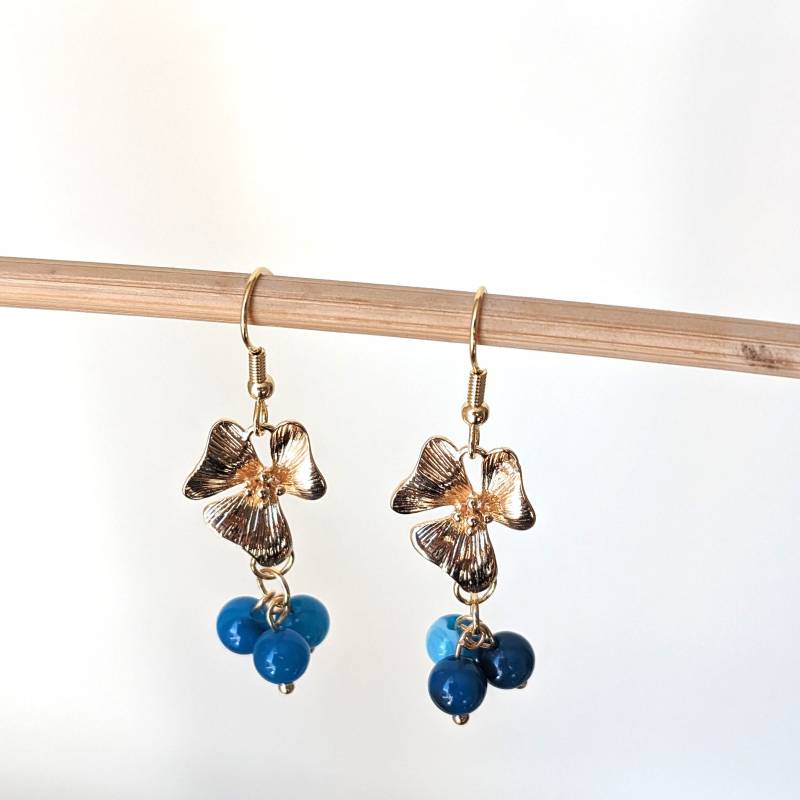 Beerenohrringe Heidelbeere Vergoldet Mit Achatperlen Blau von HelenaBlauerose