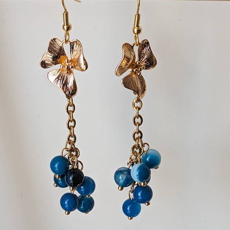 Beerenohrringe Heidelbeere Vergoldet Mit Achatperlen Blau von HelenaBlauerose