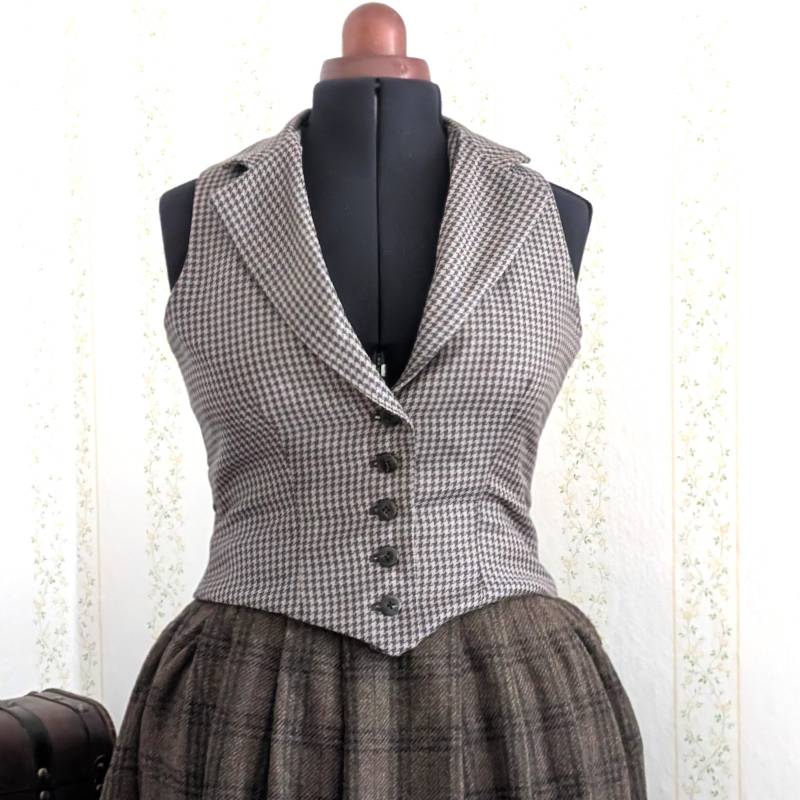 Einreihige Damenweste Im Stil Der Belle Epoche Aus 100 % Wolle Verschiedene Farben von HelenaBlauerose