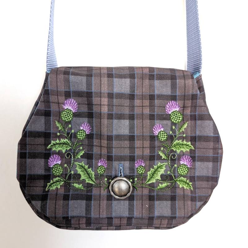Schultertasche Baumwolle Tartan Fraser Bestickt Mit Disteln von HelenaBlauerose