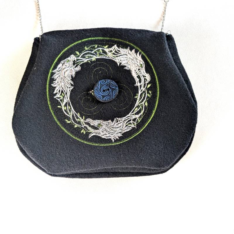 Tasche Schwarz Für Mittelaltermarkt Wolle Mit Stickerei Der Ouroborosschlange von HelenaBlauerose