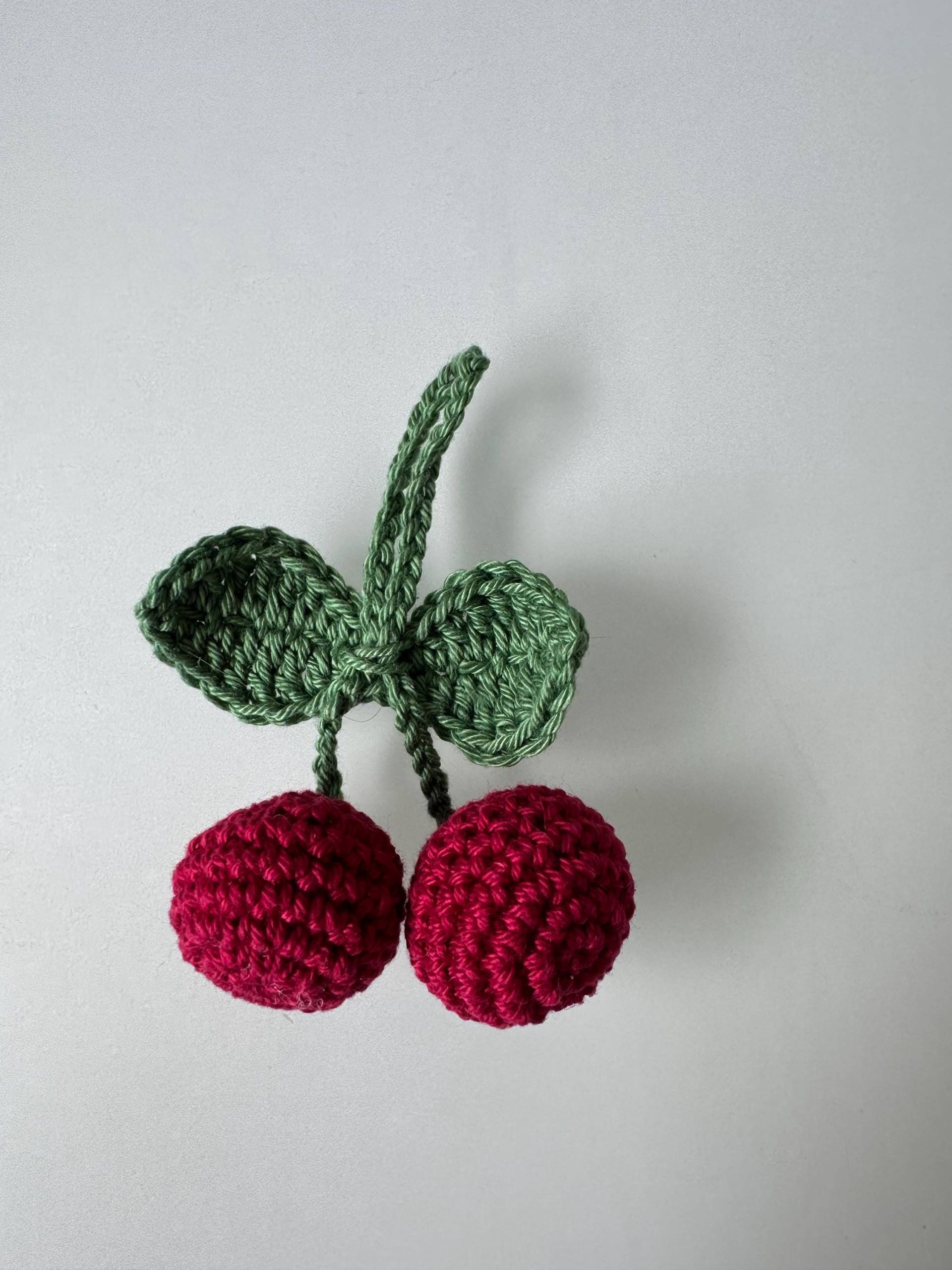 Crochet Cherry Keychain/ Bag Charm Crochet Cherry Keychain/ Bag Charm von HelenaCrochetShop