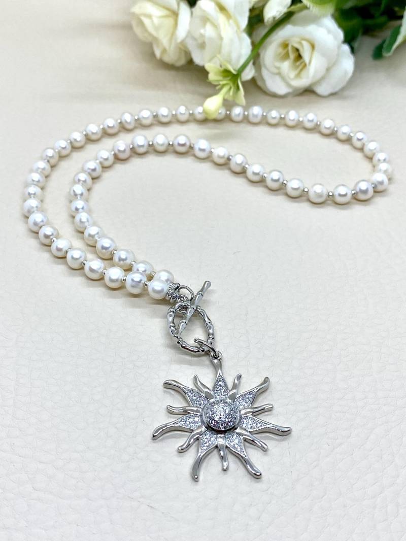 Beautiful Natural Freshwater Pearls Necklace With Star Pendant Unique Piece Special Gift For Woman Beautiful Natural Freshwater Pearls Necklace With Star Pendant Unique Piece Special Gift For Woman von HelenaHildebrand888