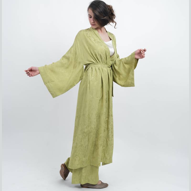 Lange Kimono-Robe Aus Bio-Jacguard. Morgenmantel in Der Farbe Oliv von HelenaMuza