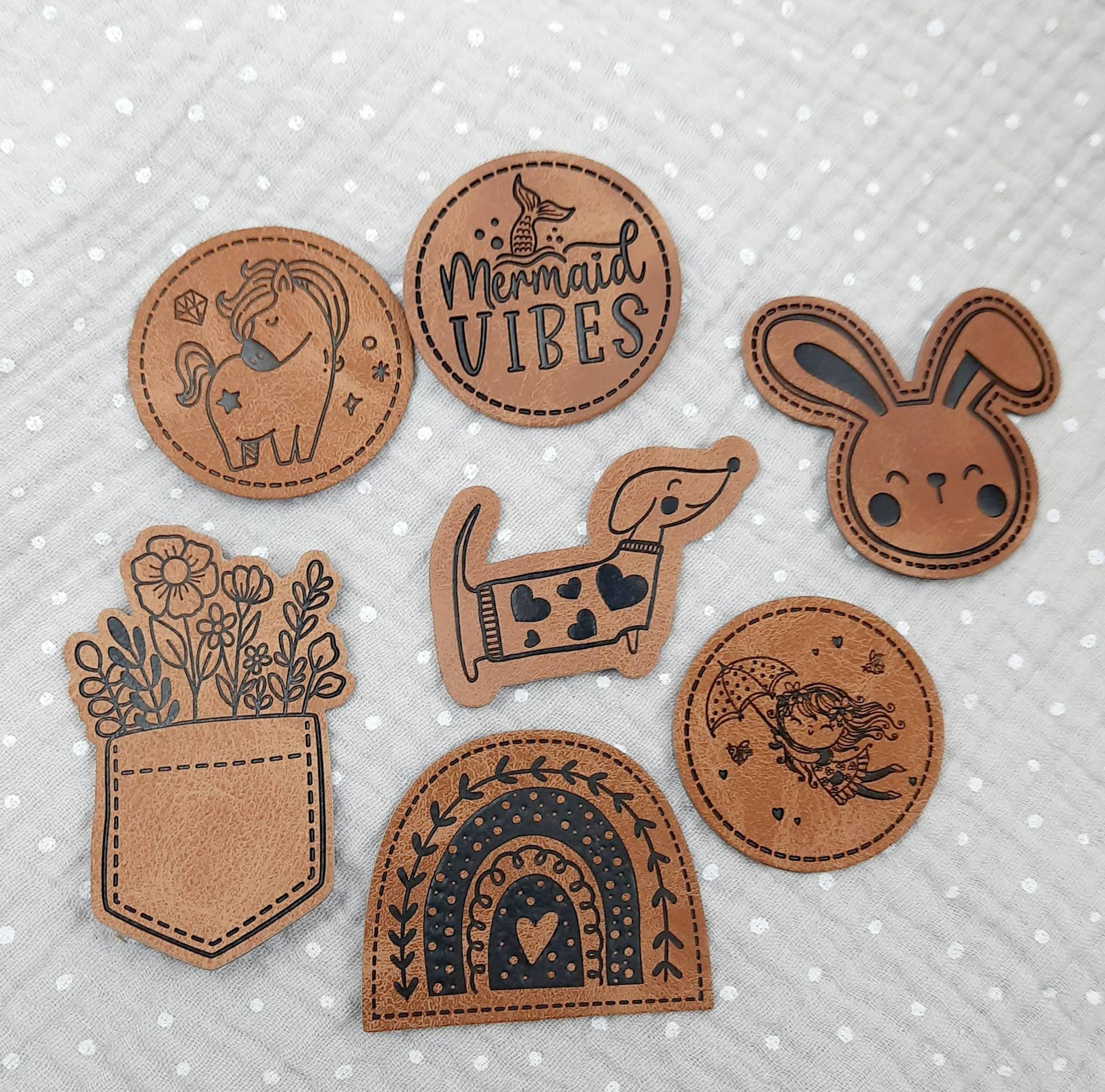 Kunstleder Label 2 Stück Nach Wahl, Einhorn, Regenbogen, Hase, Dackel von HeleniiHandmade