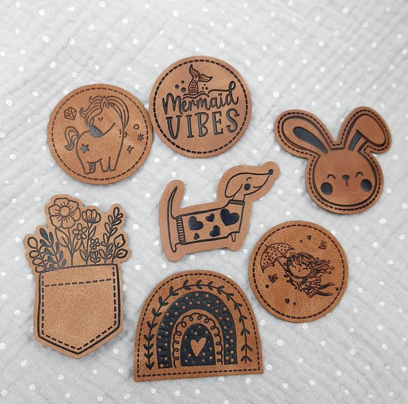 Kunstleder Label 2 Stück Nach Wahl, Einhorn, Regenbogen, Hase, Dackel von HeleniiHandmade