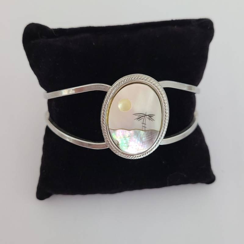 Vintage Armband Mit Perlmutt Strand Landschaft in Silberfarben von HelensJewelleryBox