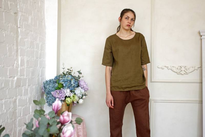 Lose Leinen T-Shirt Frauen. Einfaches Leinenoberteil Mit Ärmeln. Kleidung. Frauen T-At + Größe - 20+ Farben von HelensWear