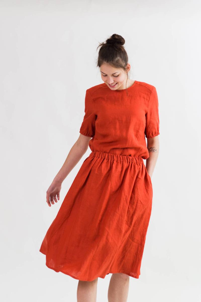 Rote Leinen Top-Frauen. Offenes Leinen-T-Shirt Mit Ärmeln. Einfache Natürliche T-Shirt Frauen Krawatten. Plus Größe Grundkleidung - 20+ Farben von HelensWear