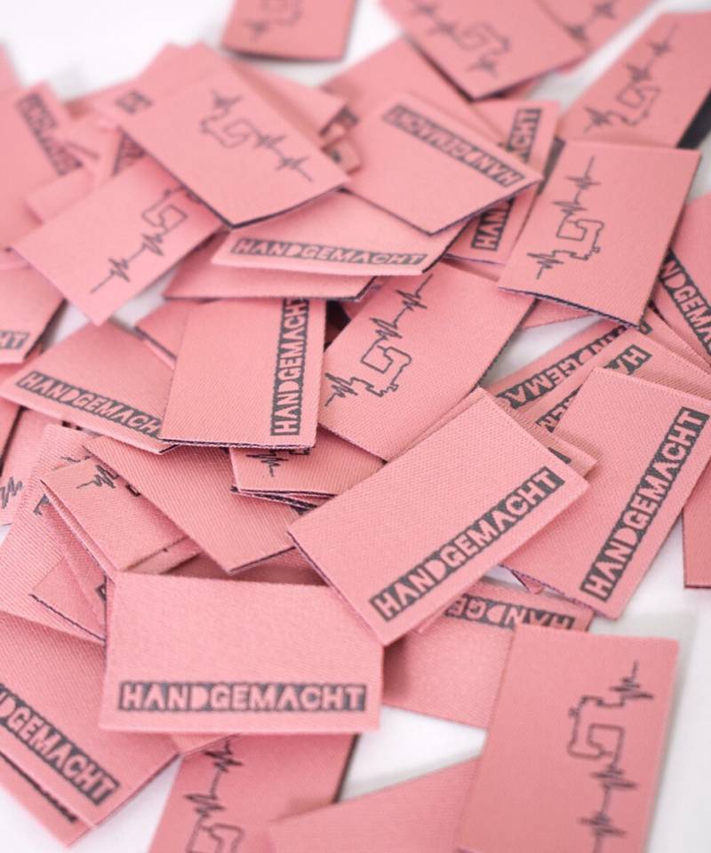 Webetikett Handgemacht/Nähmaschine Herzschlag Von Leni Pepunkt, Rosa Grau von HelgasWichtelwelt