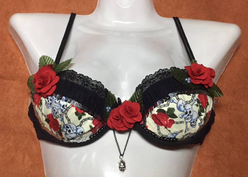 Bh Burlesque Gothic Schwarz Rot Rose Silber Weiß Schädel 30B/A Bauchtanz Pailletten Stammes Ats Fusion Rave Festival Bh Burlesque Gothic Schwarz Rot Rose Silber Weiß Schädel 30B/A Bauchtanz Pailletten Stammes Ats Fusion Rave Festival von Heliodorowo