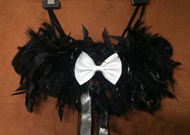 Schwarze Burlesque Bh Silber Weiß Elegante Rave Gothic Federn Bauchtanz Festival Schwarze Burlesque Bh Silber Weiß Elegante Rave Gothic Federn Bauchtanz Festival von Heliodorowo