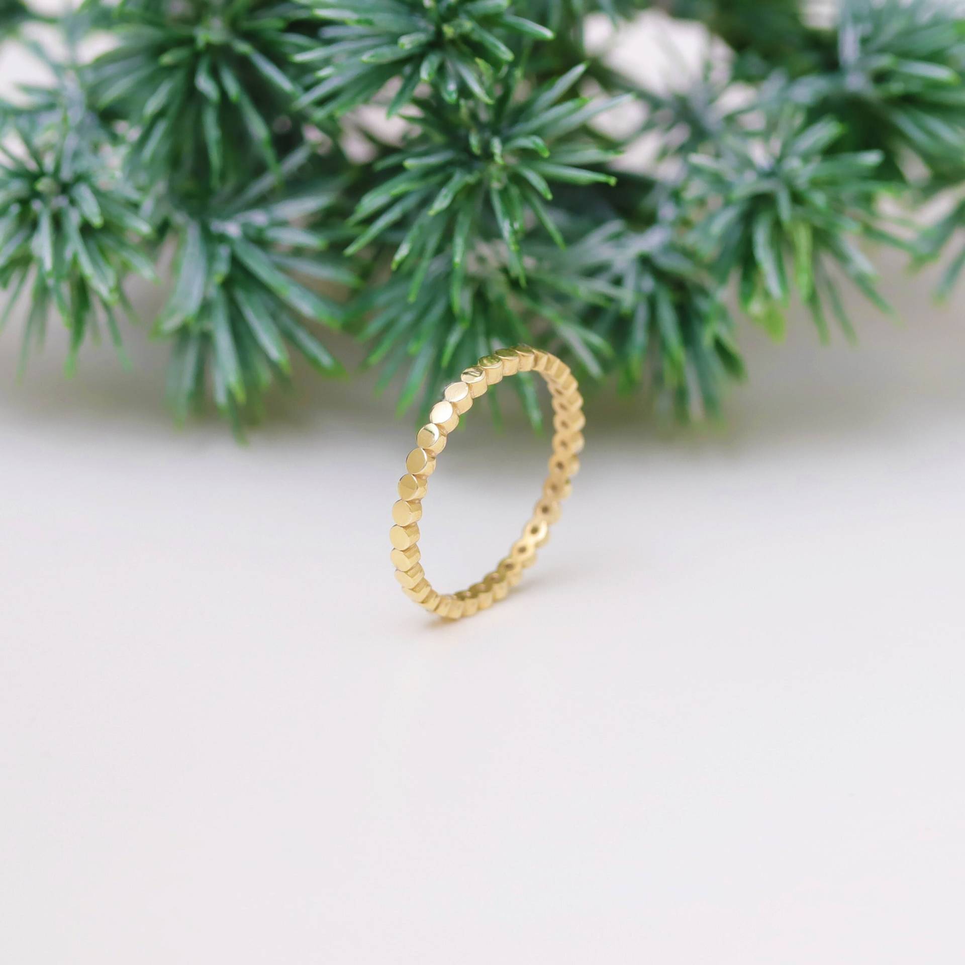 14K Gold Perlen Stapelring, Dot Ring, Flache Perle Eternity Band, Stapelbar Ehering, Daumen Ring Für Frauen von HeliosGoldJewelry