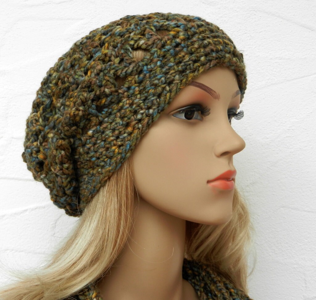 Beanie in Oliv, Türkis, Beige, Polyacryl - Weich von Helleis