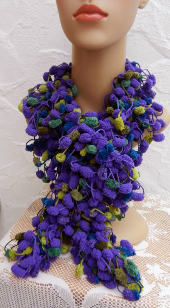 Pompon Schal, Violett, Oliv, Grün, Blau, Microf von Helleis