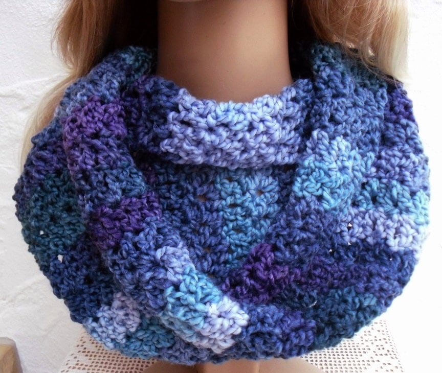 Rundschal, Loop, Violett, Blau, Grün von Helleis