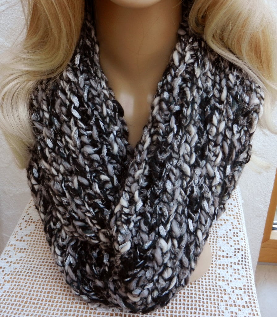 Rundschal, Weiß, Grau, Schwarz, Effektgarn, Acryl von Helleis