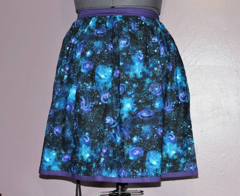Xl 1 X Lila Versandfertig Und Blauen Galaxie Gesammelt Vollen Rock von HellfireCatDesigns