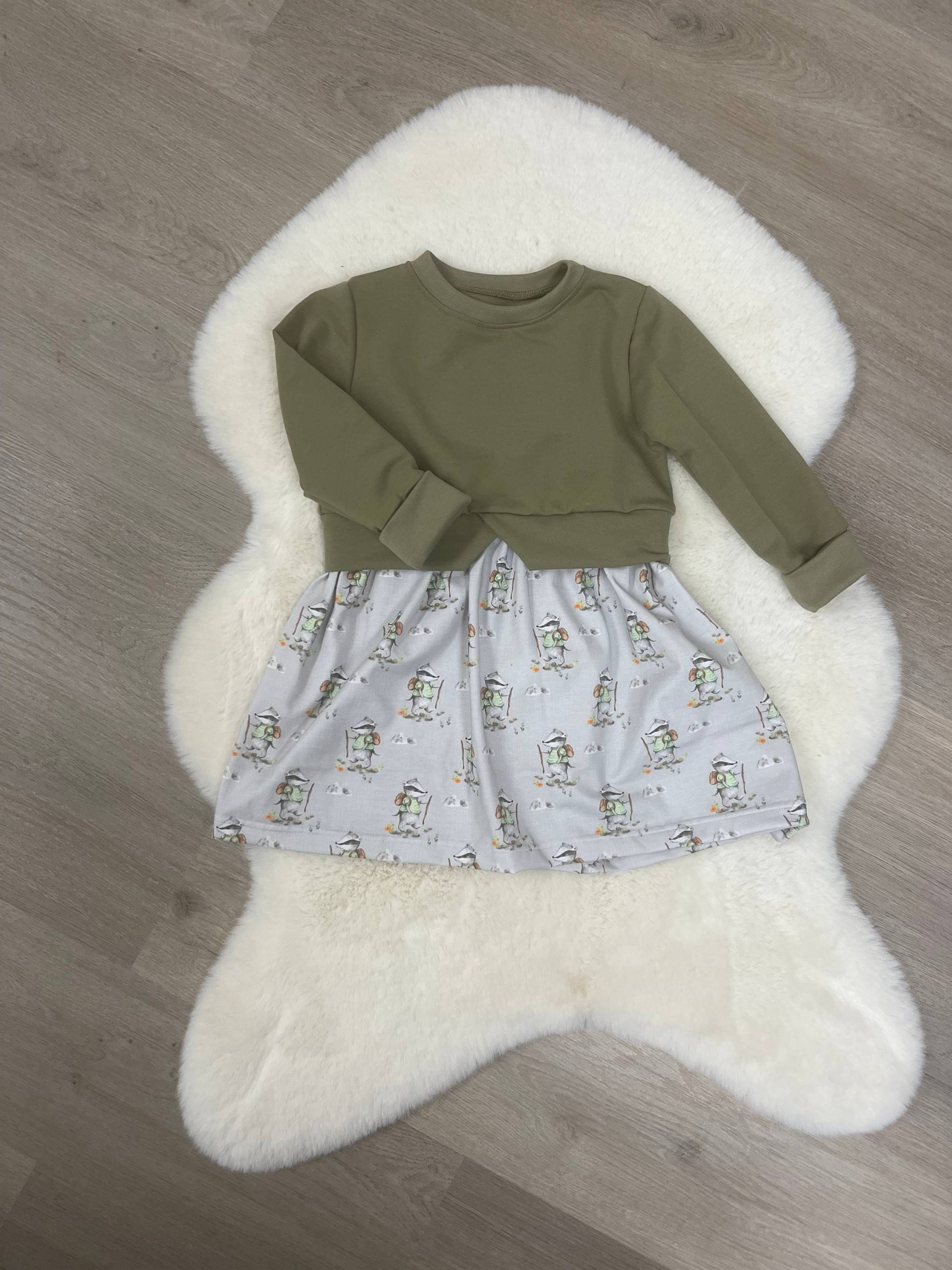 Girlysweater Olive/Wanderdachs von HelliMaus