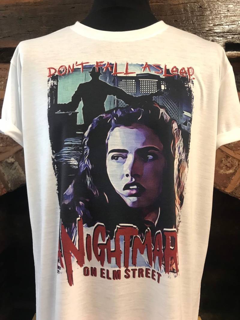 A Nightmare On Elm Street - Weißes T-Shirt. Nancy Thomspon. Heide Langenkamp. Freddy Krueger. Herren & Damen Alle Größen von Hellmouth