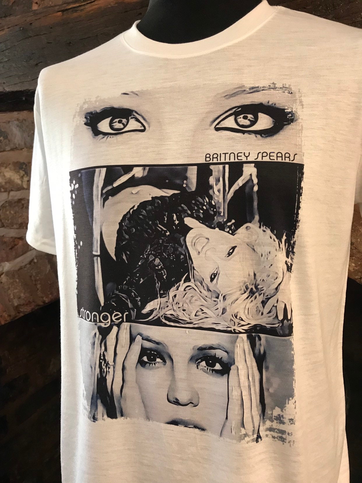Britney Spears - Stronger T-Shirt Männer & Frauen Alle Größen von Hellmouth