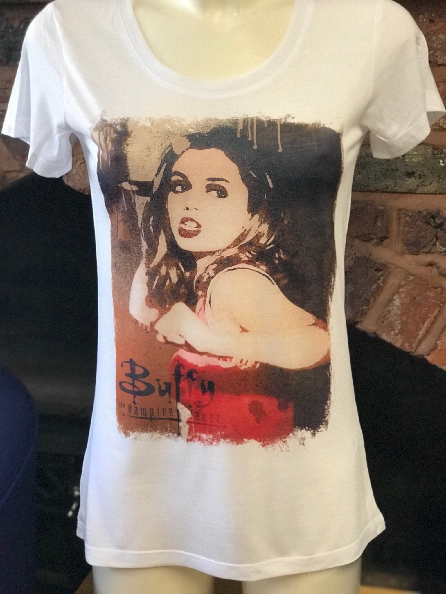 Buffy The Vampire Slayer - Faith Weisses T Shirt Schmutz. Herren & Damen Alle Größen von Hellmouth