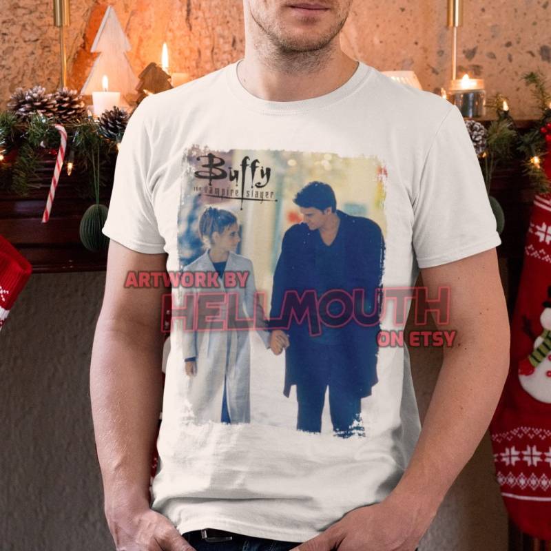 Buffy The Vampire Slayer - Weißes T-Shirt & Angel Staffel 3. Wiedergutmachung, Weihnachten. Männer Und Frauen Alle Größen von Hellmouth