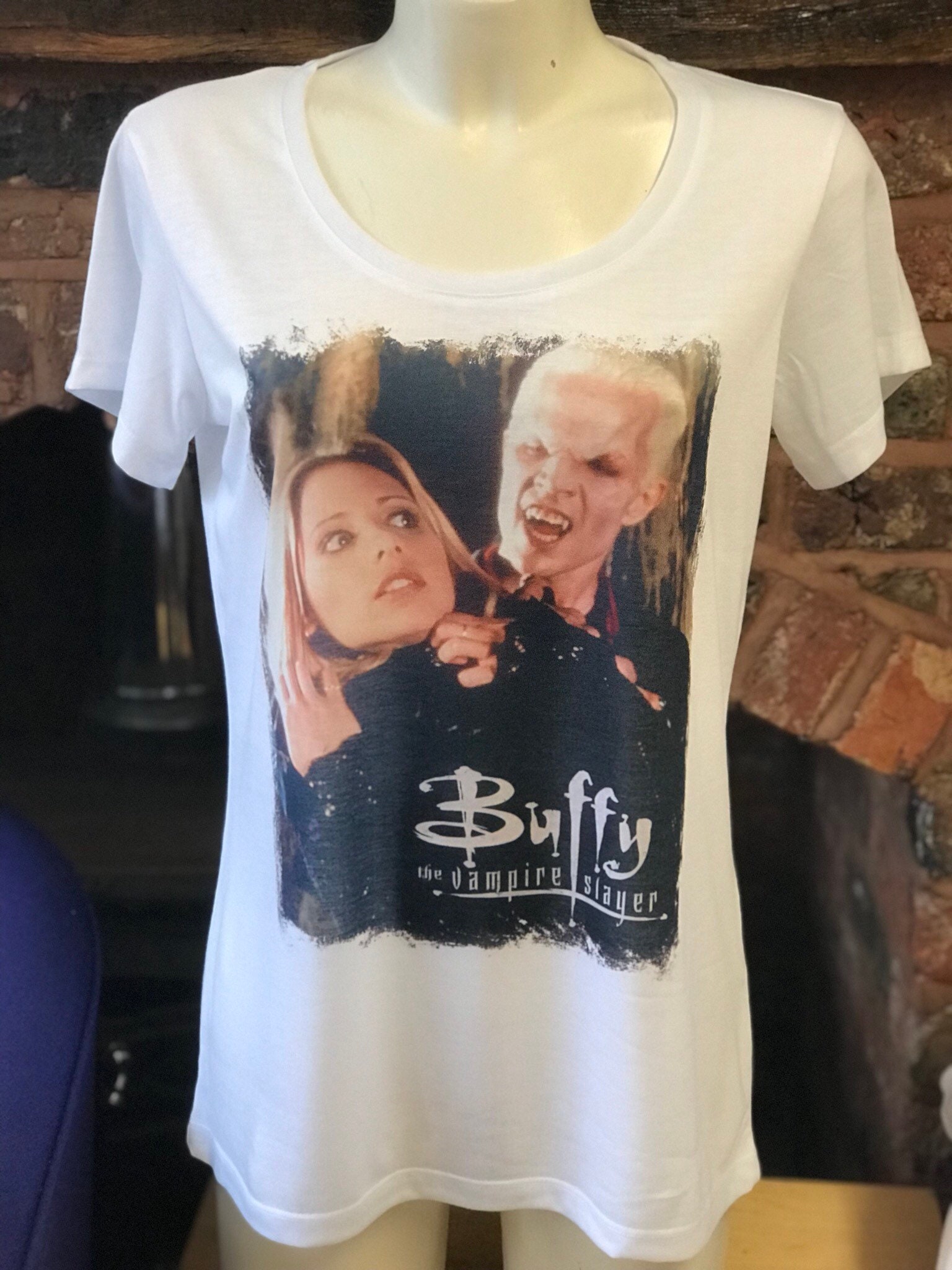 Buffy The Vampire Slayer - & Vampir Spike T-Shirt. Herren Und Damen Alle Größen Erhältlich. Maßanfertigung von Hellmouth