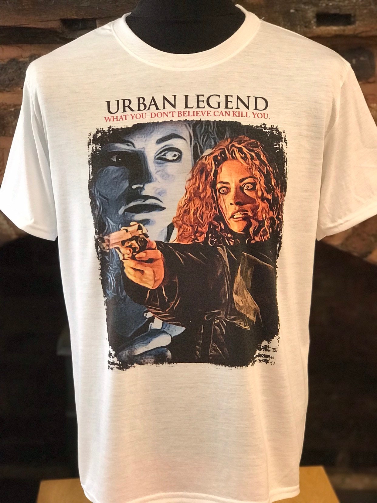 Urban Legend - Weißes T-Shirt. Rebecca Gayheart Als Brenda Bates. Herren & Damen Alle Größen von Hellmouth