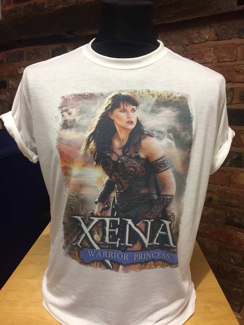 xena Warrior Princess - Weißes T-Shirt. Herren- Und Damengrößen. Lucy Lawless von Hellmouth