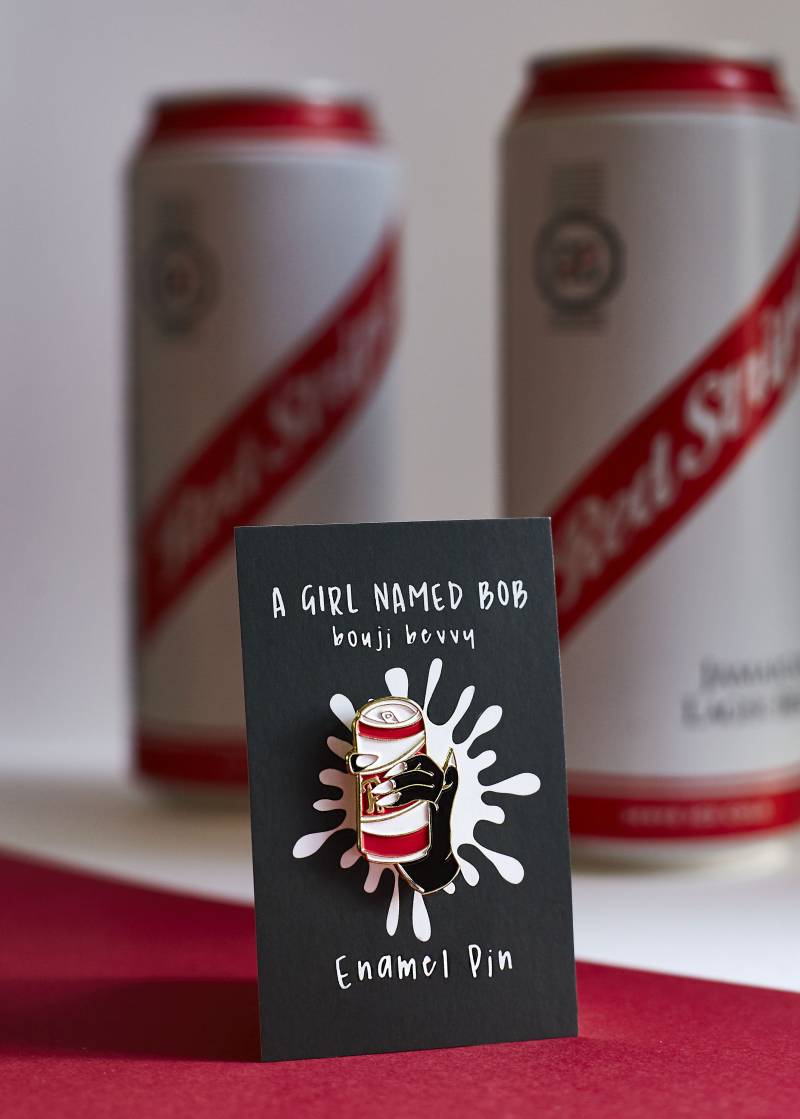 Bouji Bevvy Bierdose Emaille Pin Badge Bouji Bevvy Bierdose Emaille Pin Badge von HelloAGirlNamedBob