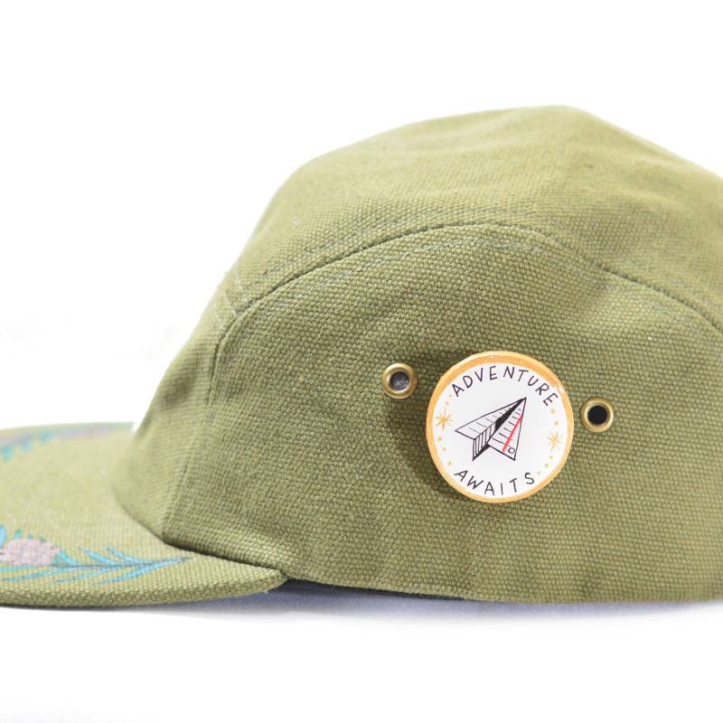 Abenteuer Erwartet/Brosche von HelloAndGoodbyeCraft