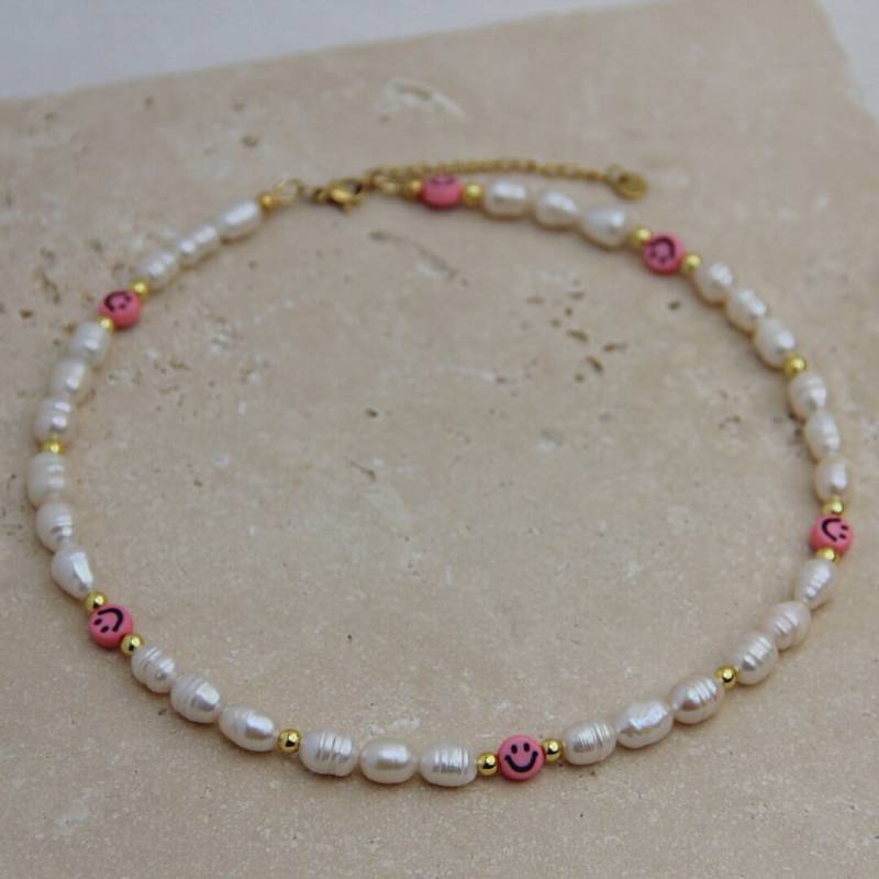 Kette I Süßwasserperlen Smile Personalisiert Happy Vibes von HelloBabyAtelier
