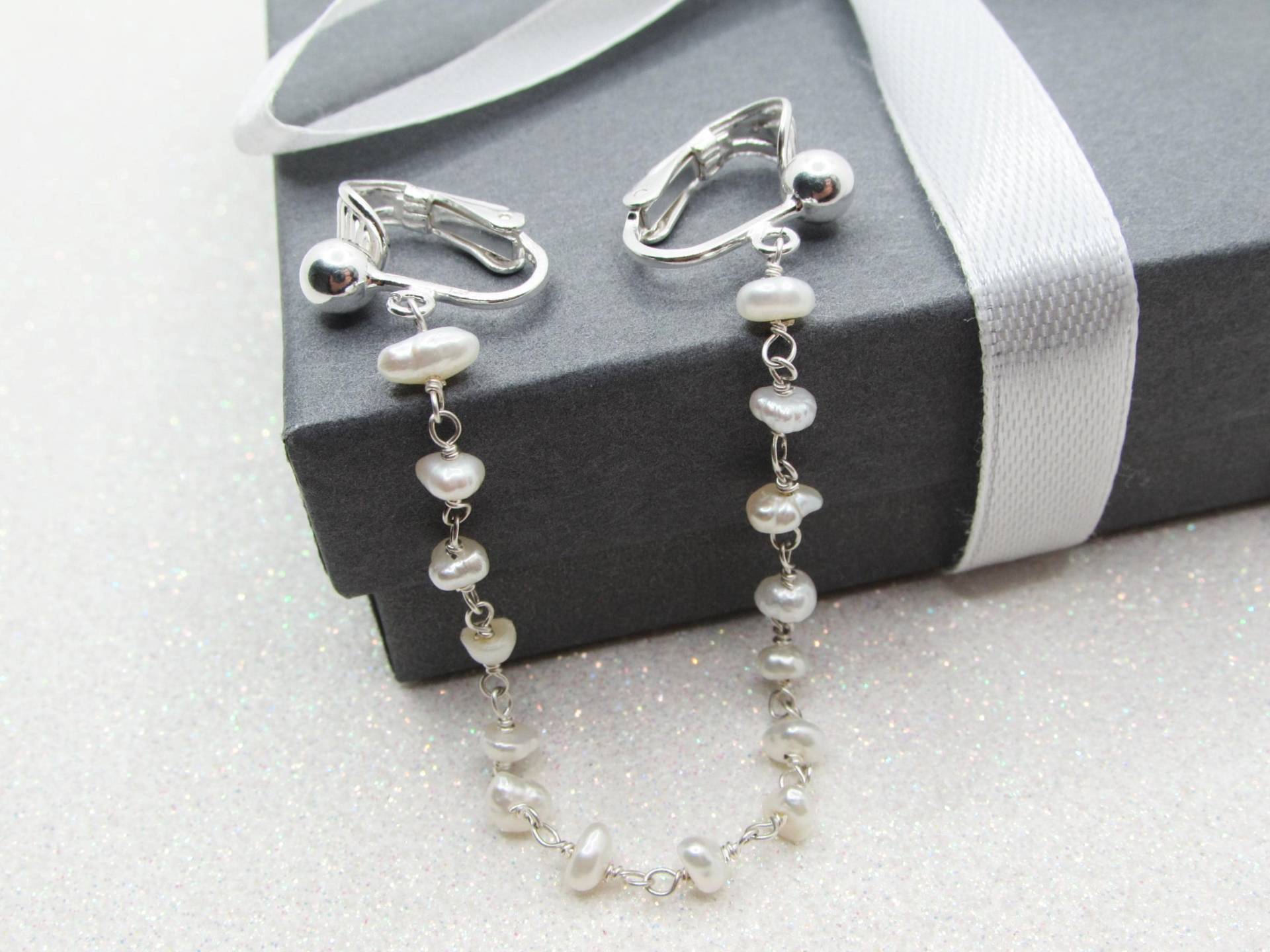 Weiße Süßwasserperle Pullover Clips - Sterling Silber Oder Gold Vermeil Kragen Kette Brosche Pin Shrug Schal Verschluss Hochzeit Schmuck von HelloBeachVibes