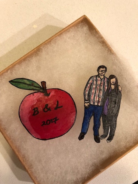 Personalisierte Paperdoll Pin Personalisierte Paperdoll Pin von HelloLarryDesigns