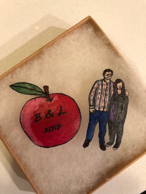 Personalisierte Paperdoll Pin Personalisierte Paperdoll Pin von HelloLarryDesigns