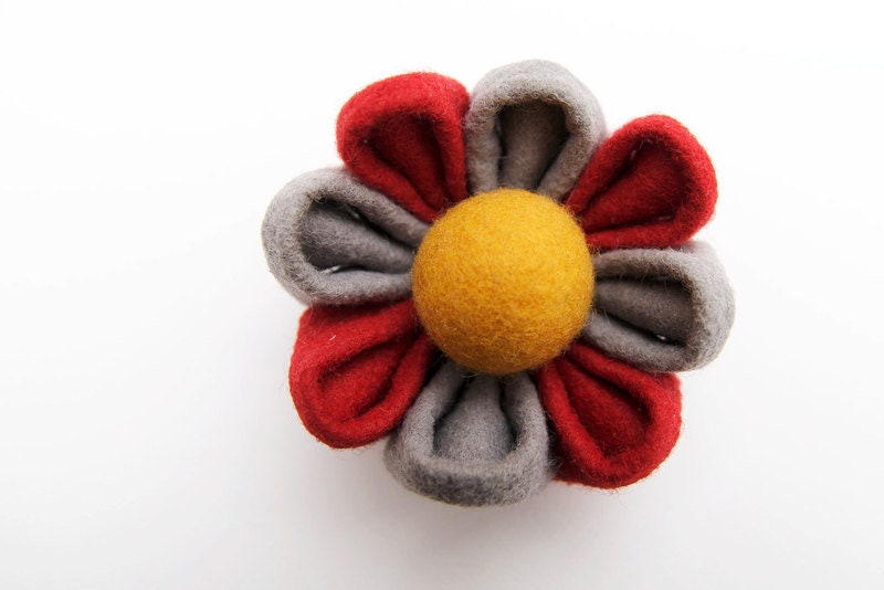 Brosche Filzblume Handarbeit Brosche Filzblume Handarbeit von HelloLittleHandmade