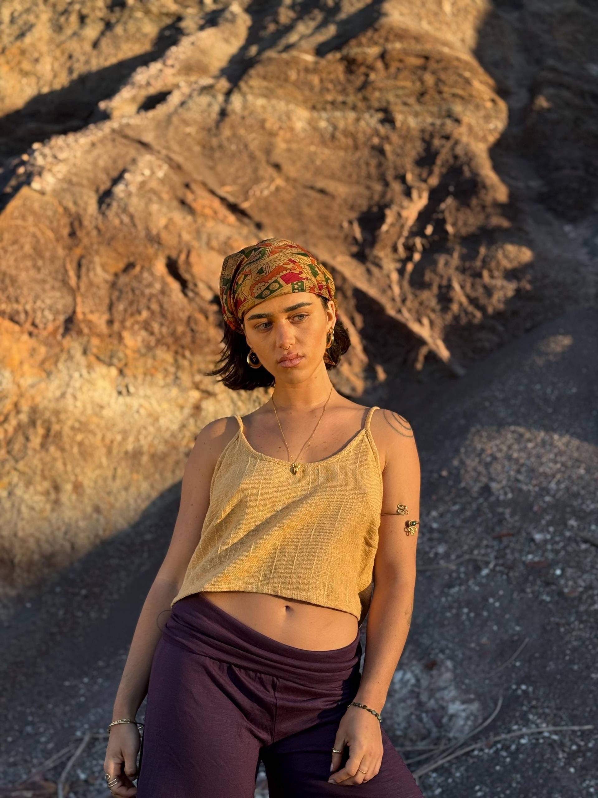 Coco Crop-Top Aus Natürlich Gewebter Baumwolle, Leichtes Bio-Baumwoll-Crop-Top, Locker Gewebtes Boho-Singlet-Top von HelloMoonstone