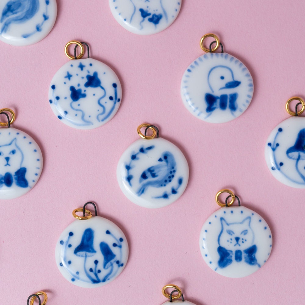 Handgemachter Porzellan Anhänger Handbemalter Tier Anhänger von HelloMumiku