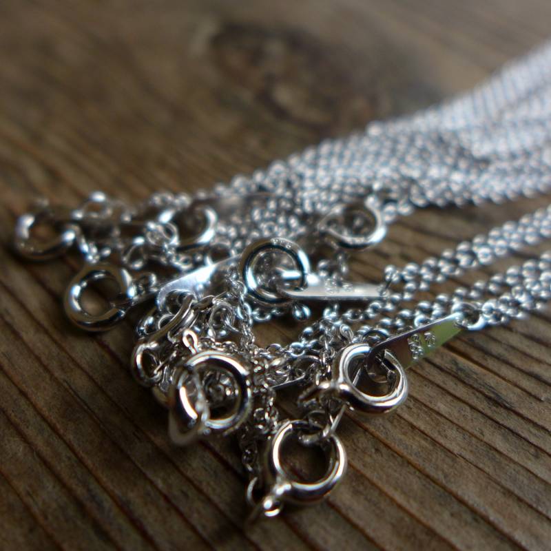 "10 Stück, 925 Sterling Silber, 16 ", 16, 5 "(42 cm, 18 1, 2 Mm Kabelkette Halskette, Rhodiniert Großhandelspreis "10 Stück, 925 Sterling Silber, 16 ", 16, 5 "(42 cm, 18 1, 2 Mm Kabelkette Halskette, Rhodiniert Großhandelspreis von HelloMyJewelry