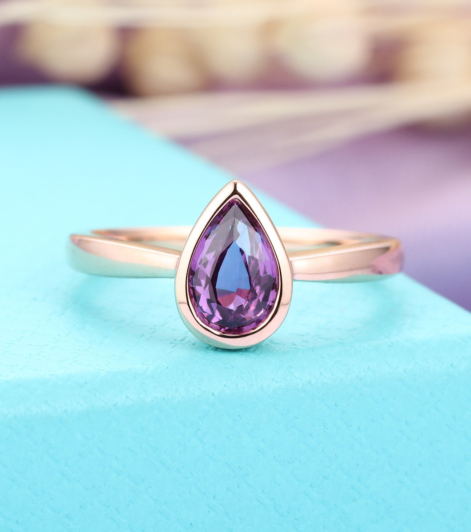 Amethyst Verlobungsring Rose Gold Solitär Ehering Einzigartiger Birnenschliff Ring Jahrestag Valentinstag Lünette Set Versprechen von HelloRing