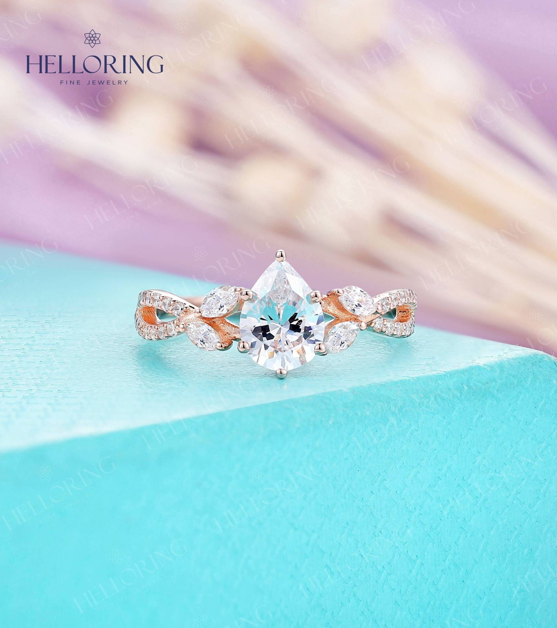 Moissanite Verlobungsring Im Birnenschliff, Halbe Ewigkeit Pave Band, Roségold Verdrehter Ring, Marquise Geschnittener/Diamant-Seitensteinring von HelloRing