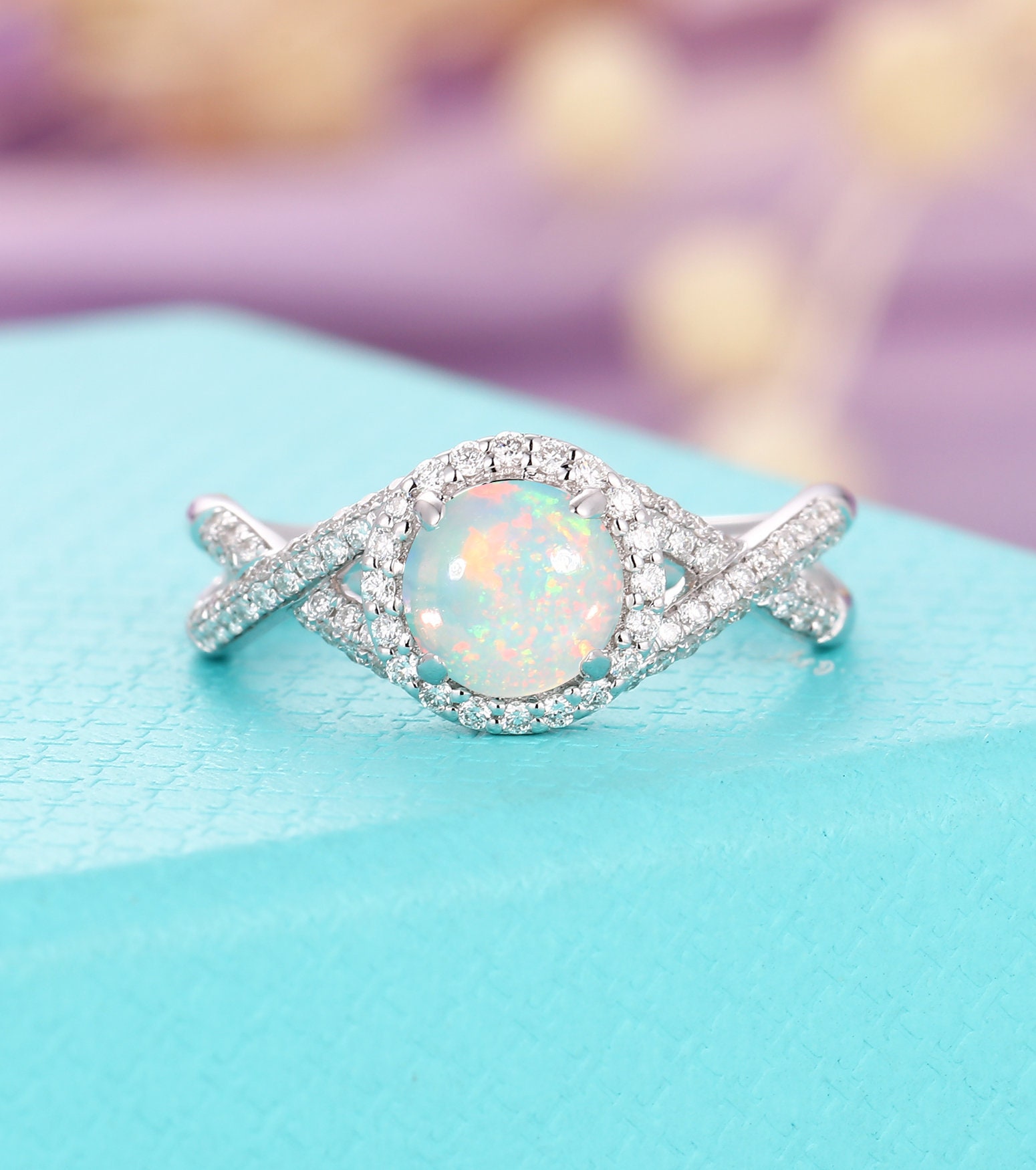 Opal Verlobungsring Weißgold Vintage Halo Diamant Ehering Unikat Braut Jahrestag Micro Pave Halb Ewigkeit Prong Set Promise Ring von HelloRing