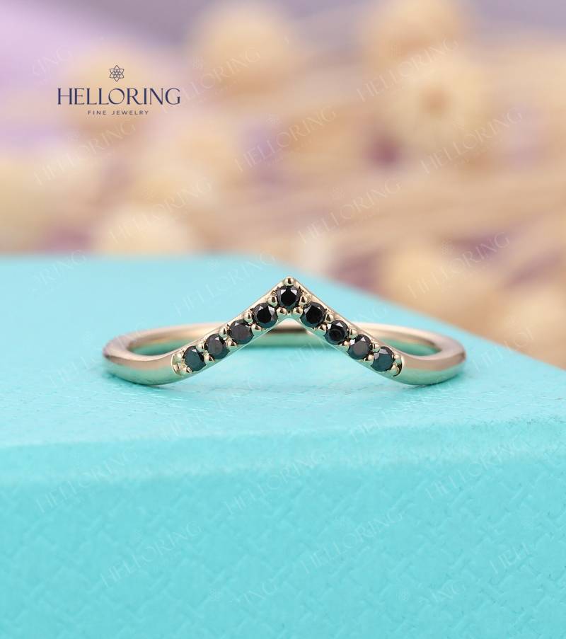 Vintage Black Diamond Gebogener Chevron Ehering Gelb Massiv Gold Einzigartige Art-Deco-Brautring Antiker Versprechen Jahrestag Ring von HelloRing